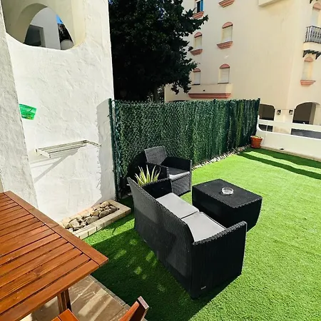 The Pearl Of Pinacho - Front & Swimming Pool * Estepona