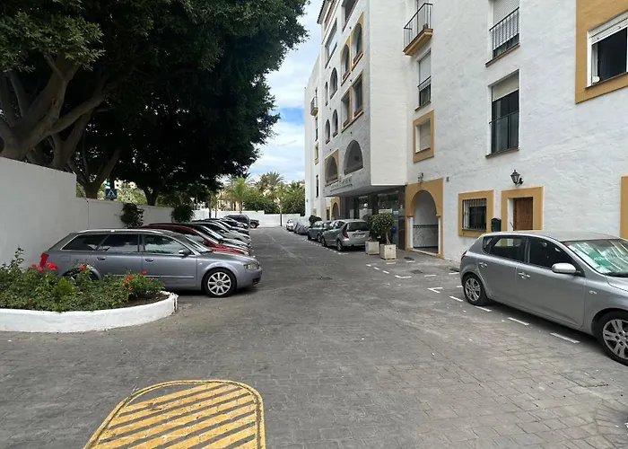 The Pearl Of Pinacho - Front & Swimming Pool Apartment Estepona