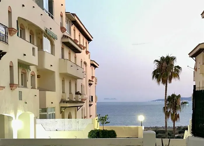 The Pearl Of Pinacho - Front & Swimming Pool Apartment *